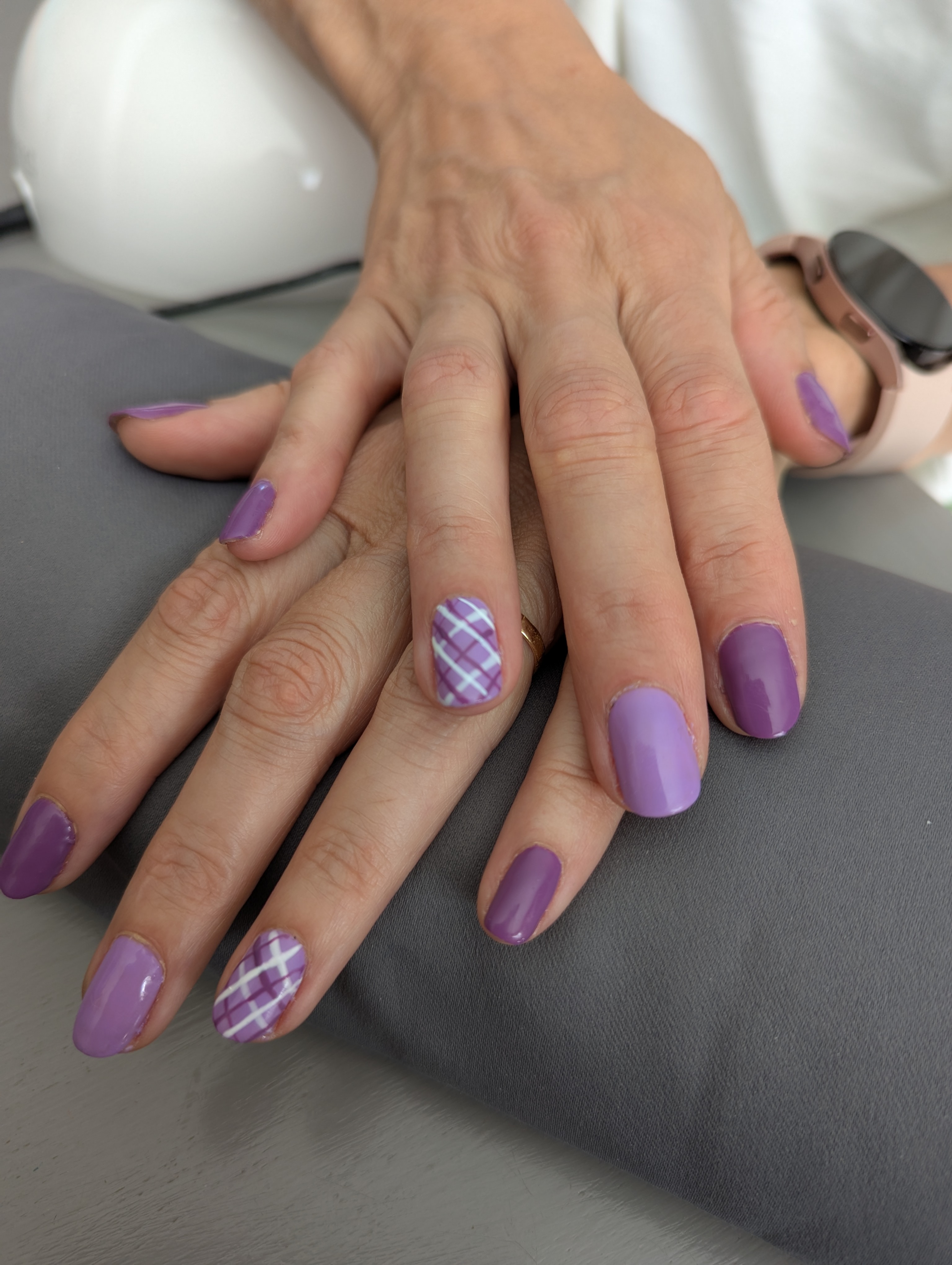 Manucure violette tartan