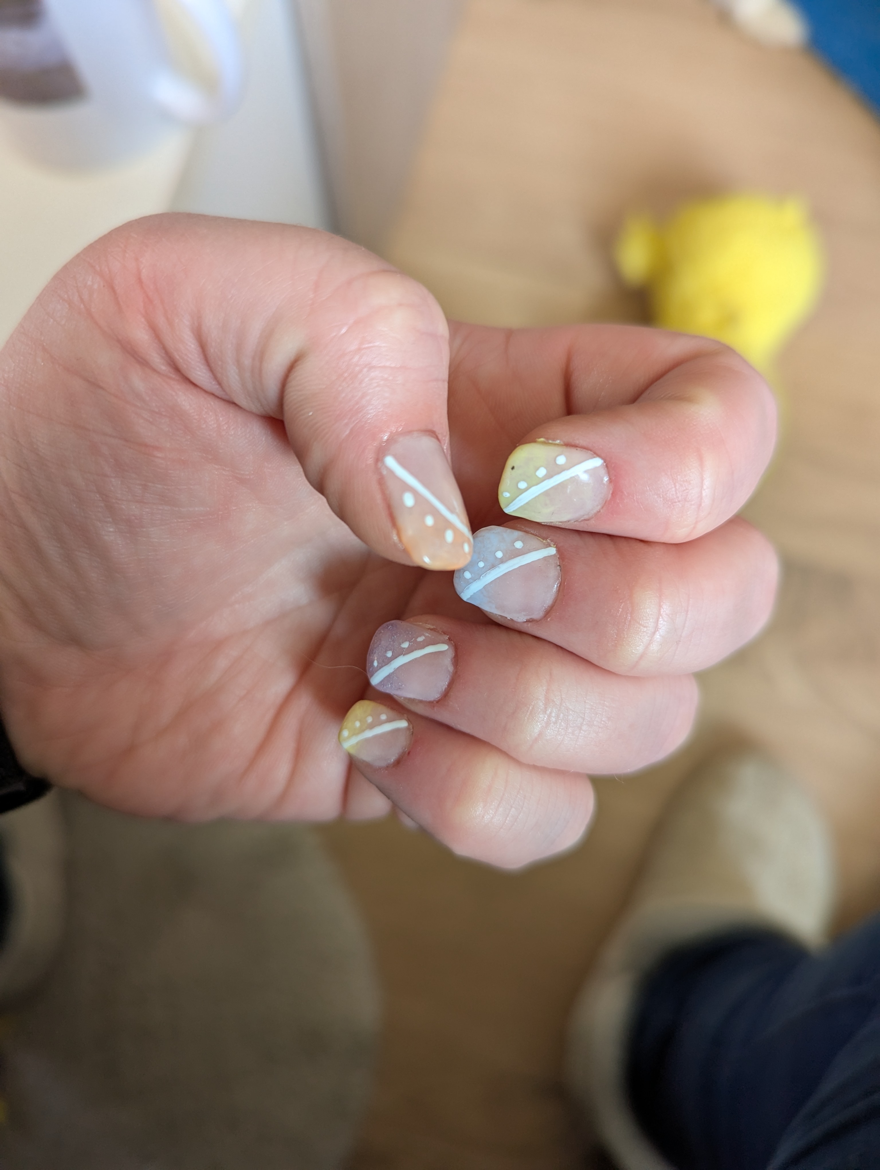 Nail art pastel géométrique