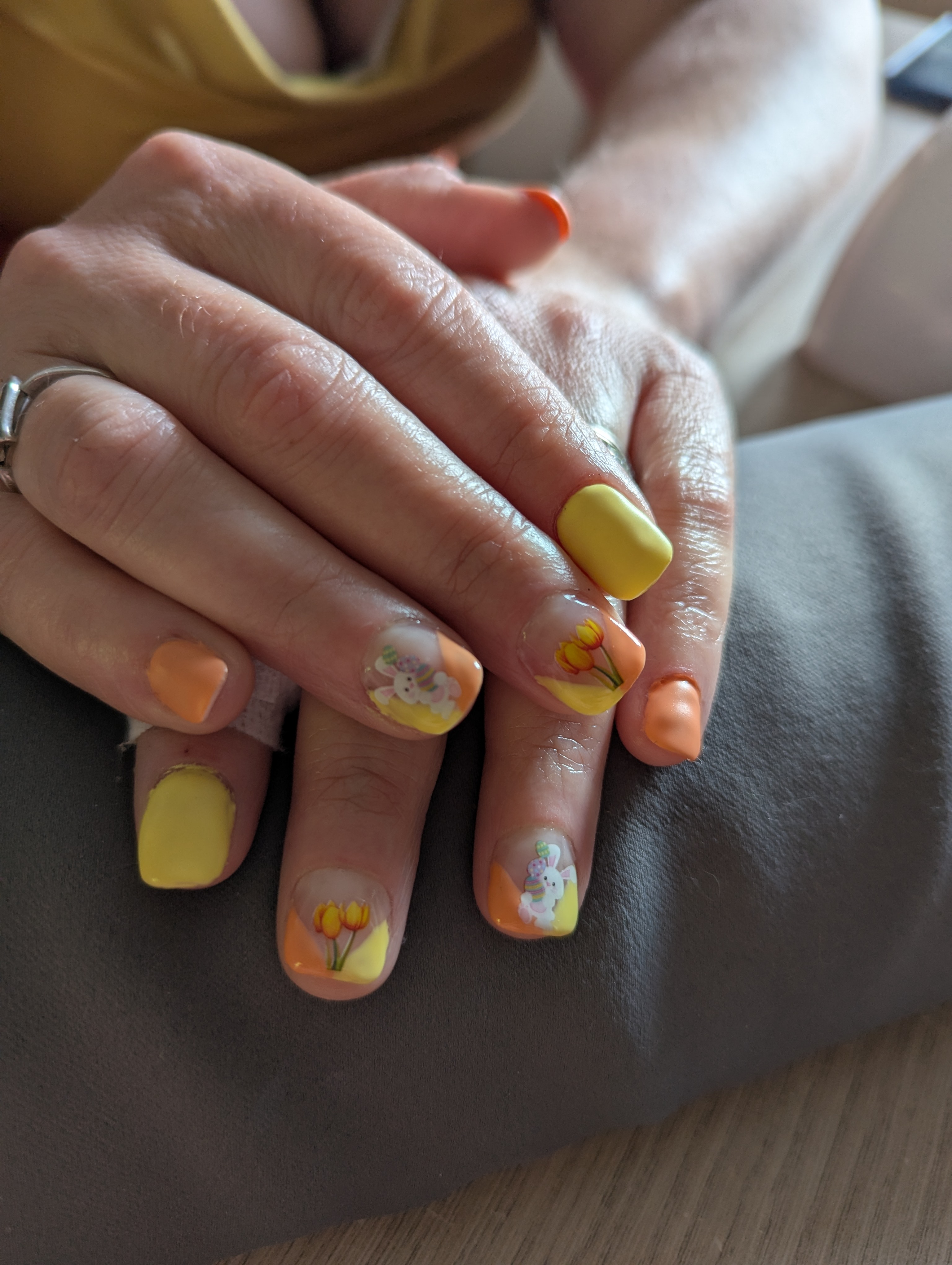 Ongles printemps avec tulipes